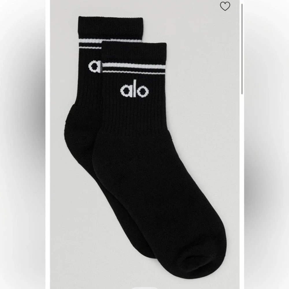 Alo Unisex Half-Crew Throwback Sock NWT black white  size medium‎